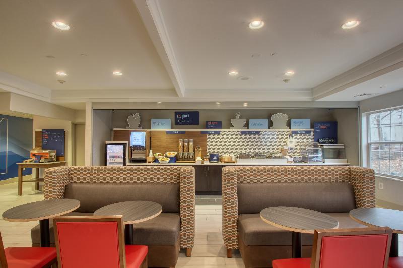 Holiday Inn Express Hotel & Suites Oshkosh - State Route 41 By Ihg Exteriör bild