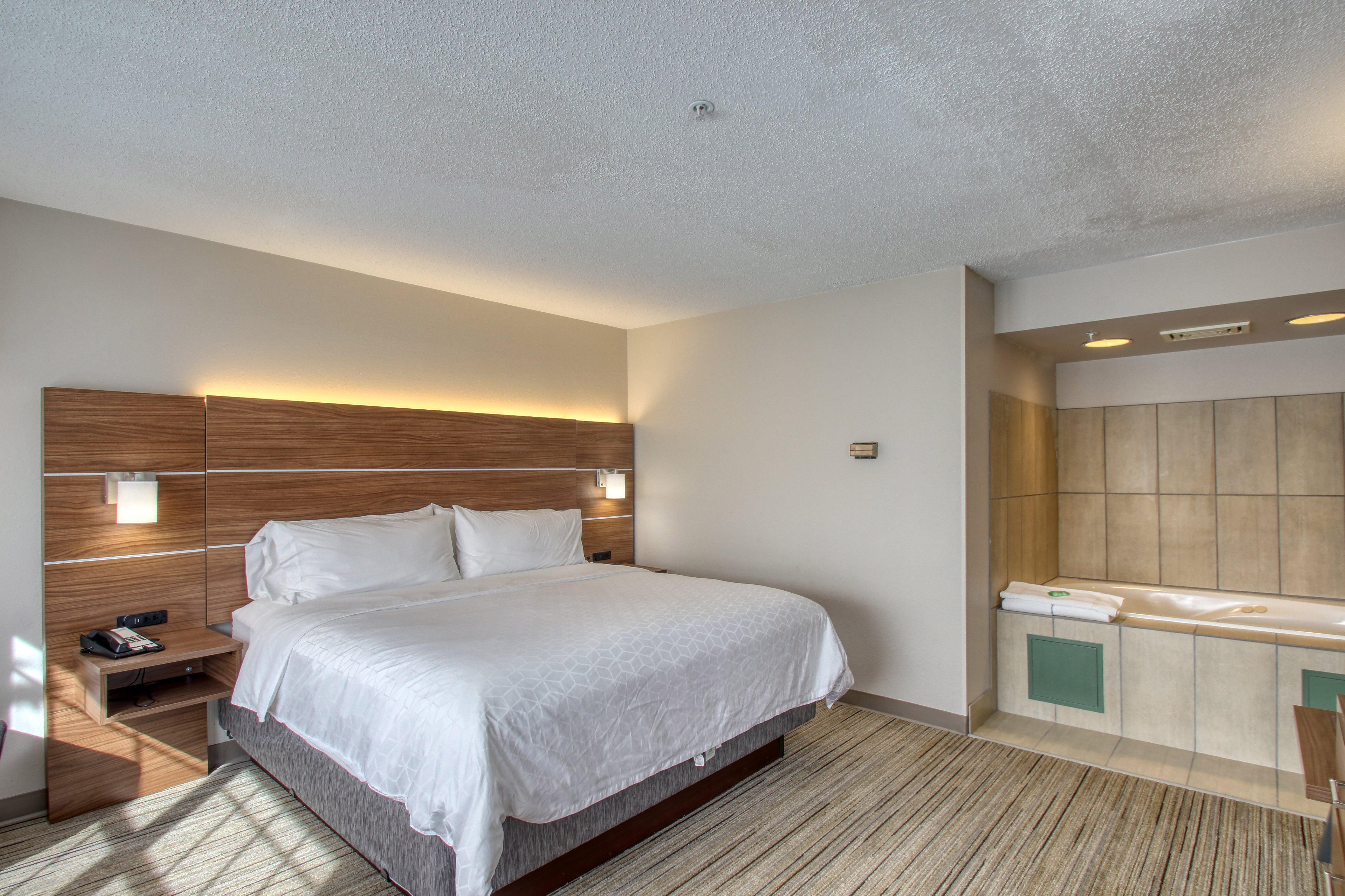 Holiday Inn Express Hotel & Suites Oshkosh - State Route 41 By Ihg Exteriör bild