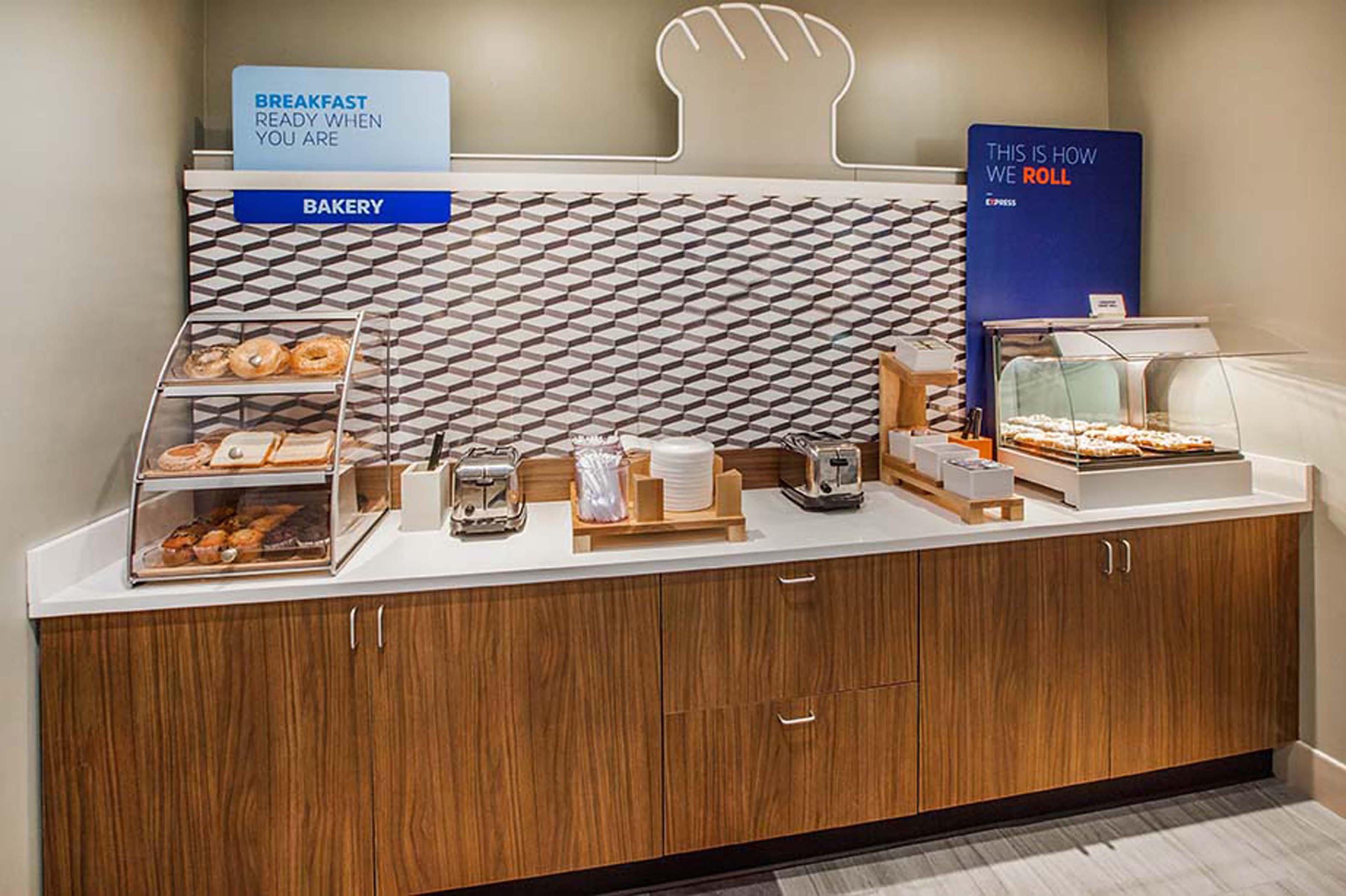 Holiday Inn Express Hotel & Suites Oshkosh - State Route 41 By Ihg Exteriör bild