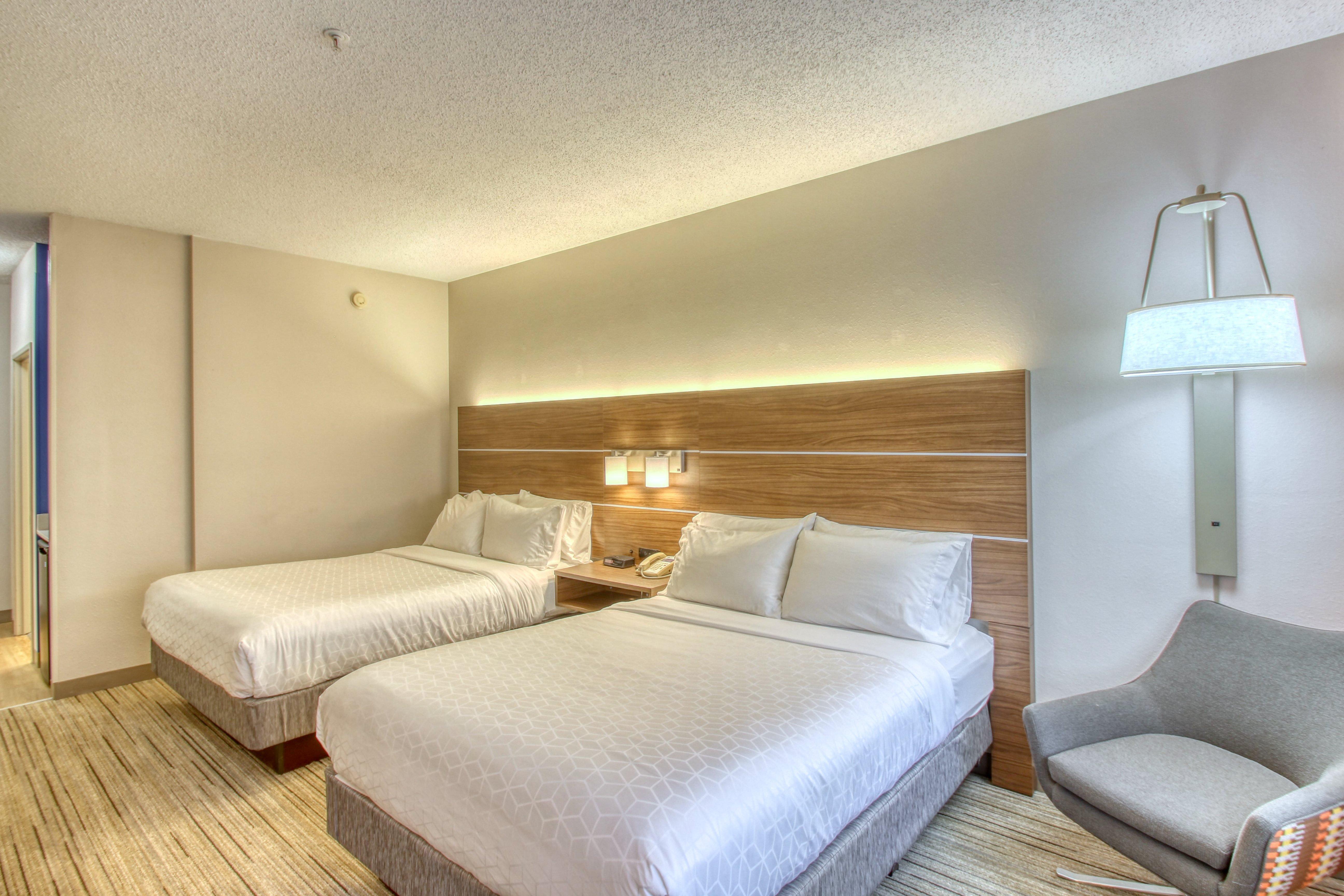 Holiday Inn Express Hotel & Suites Oshkosh - State Route 41 By Ihg Exteriör bild