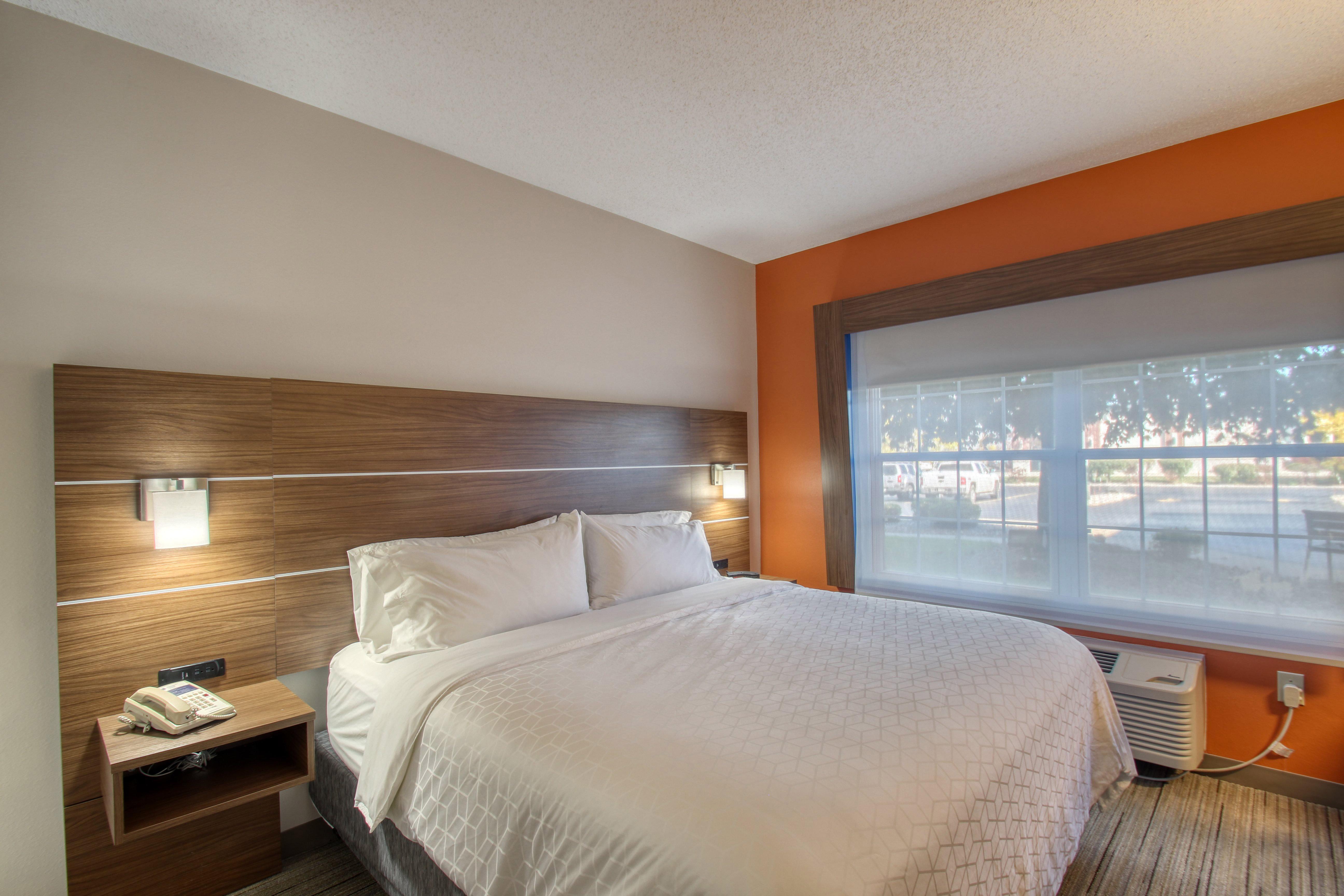Holiday Inn Express Hotel & Suites Oshkosh - State Route 41 By Ihg Exteriör bild