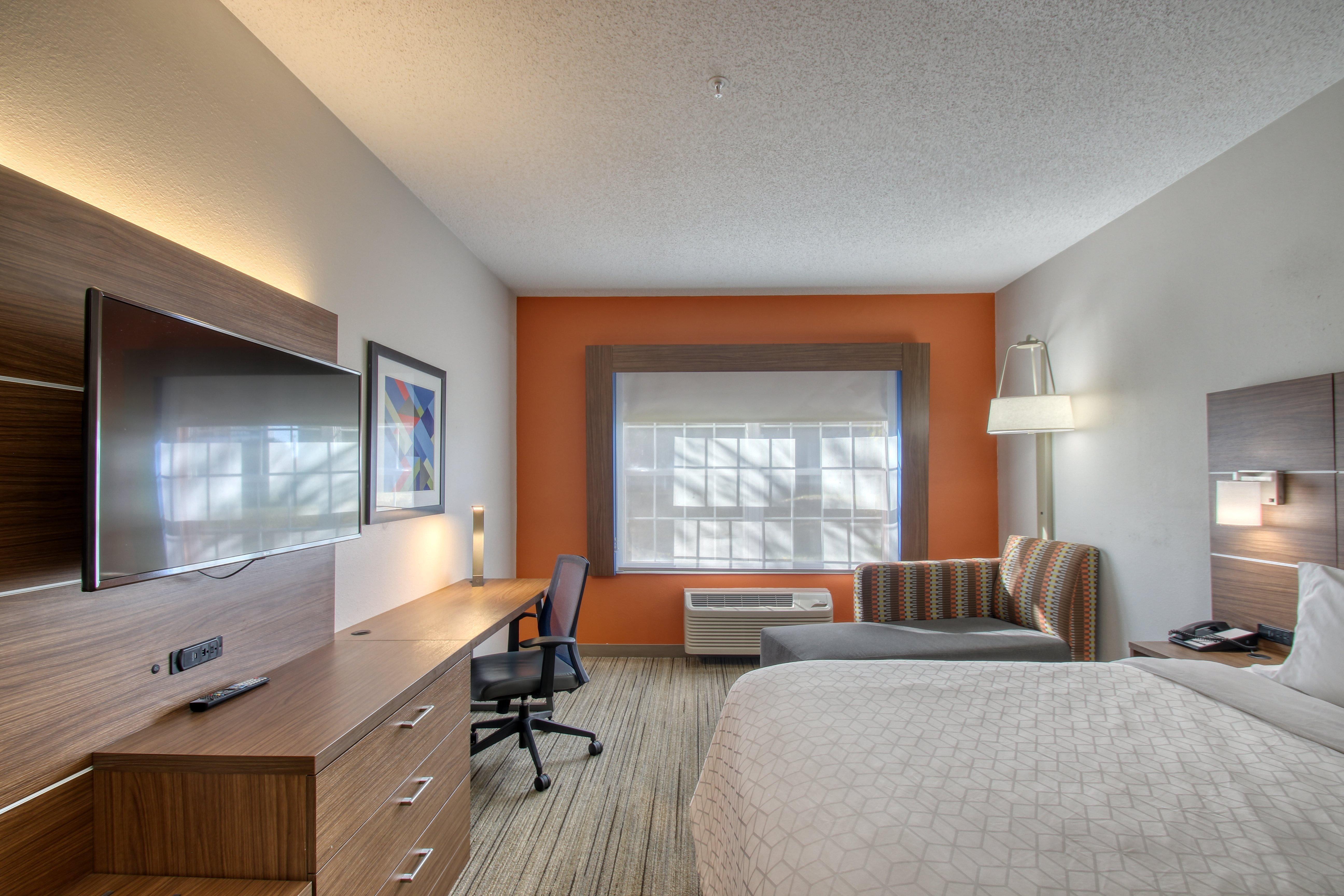 Holiday Inn Express Hotel & Suites Oshkosh - State Route 41 By Ihg Exteriör bild
