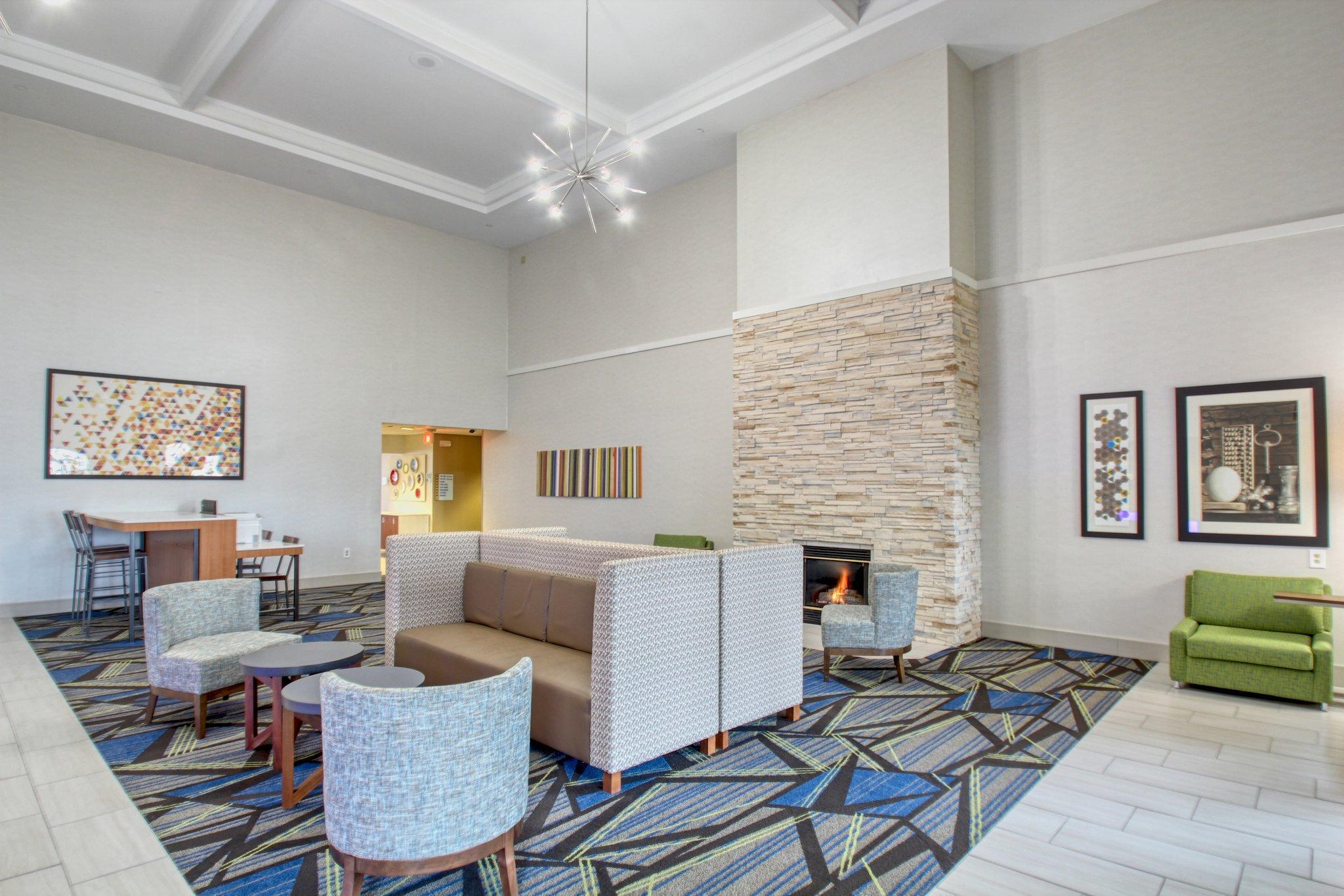 Holiday Inn Express Hotel & Suites Oshkosh - State Route 41 By Ihg Exteriör bild