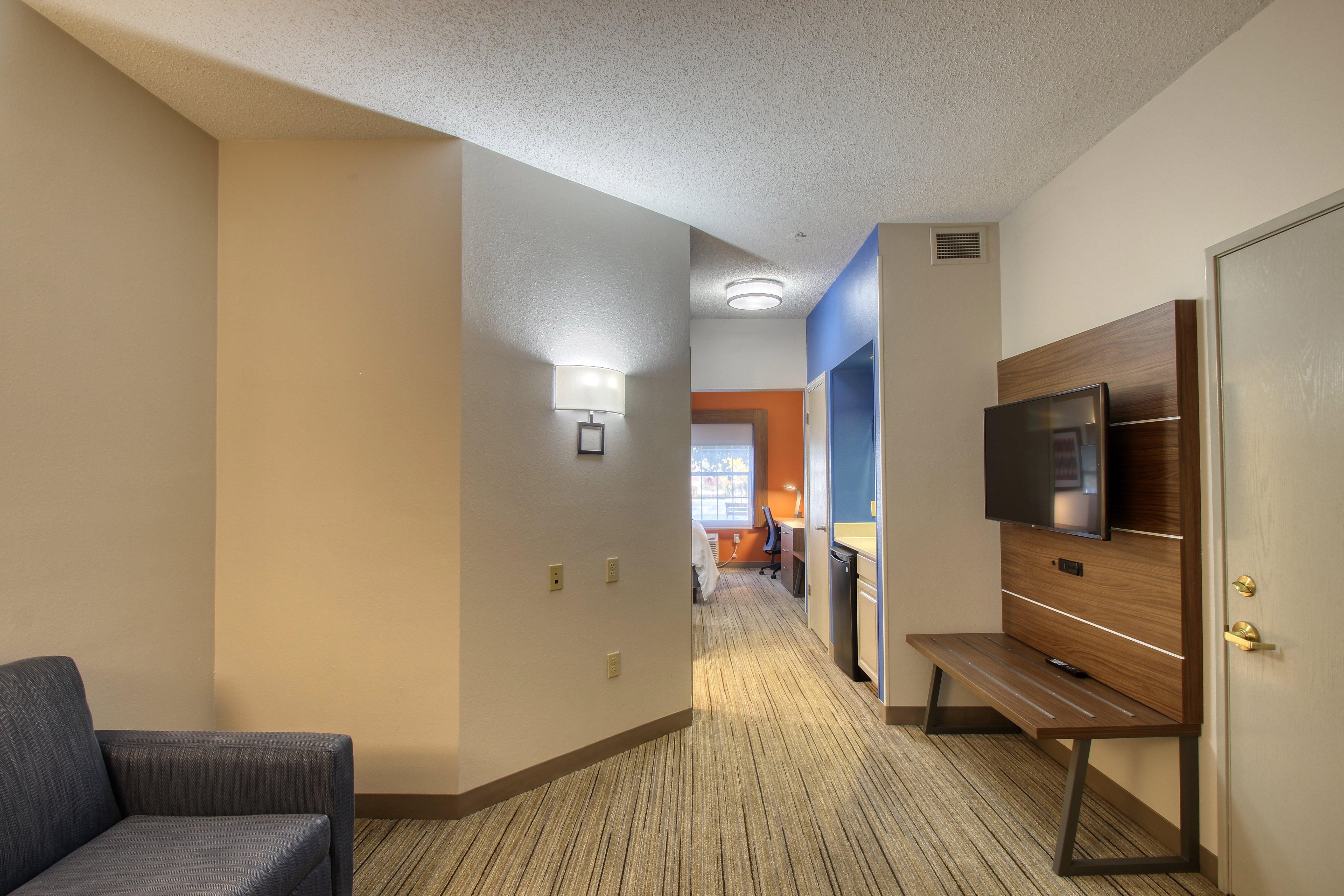 Holiday Inn Express Hotel & Suites Oshkosh - State Route 41 By Ihg Exteriör bild