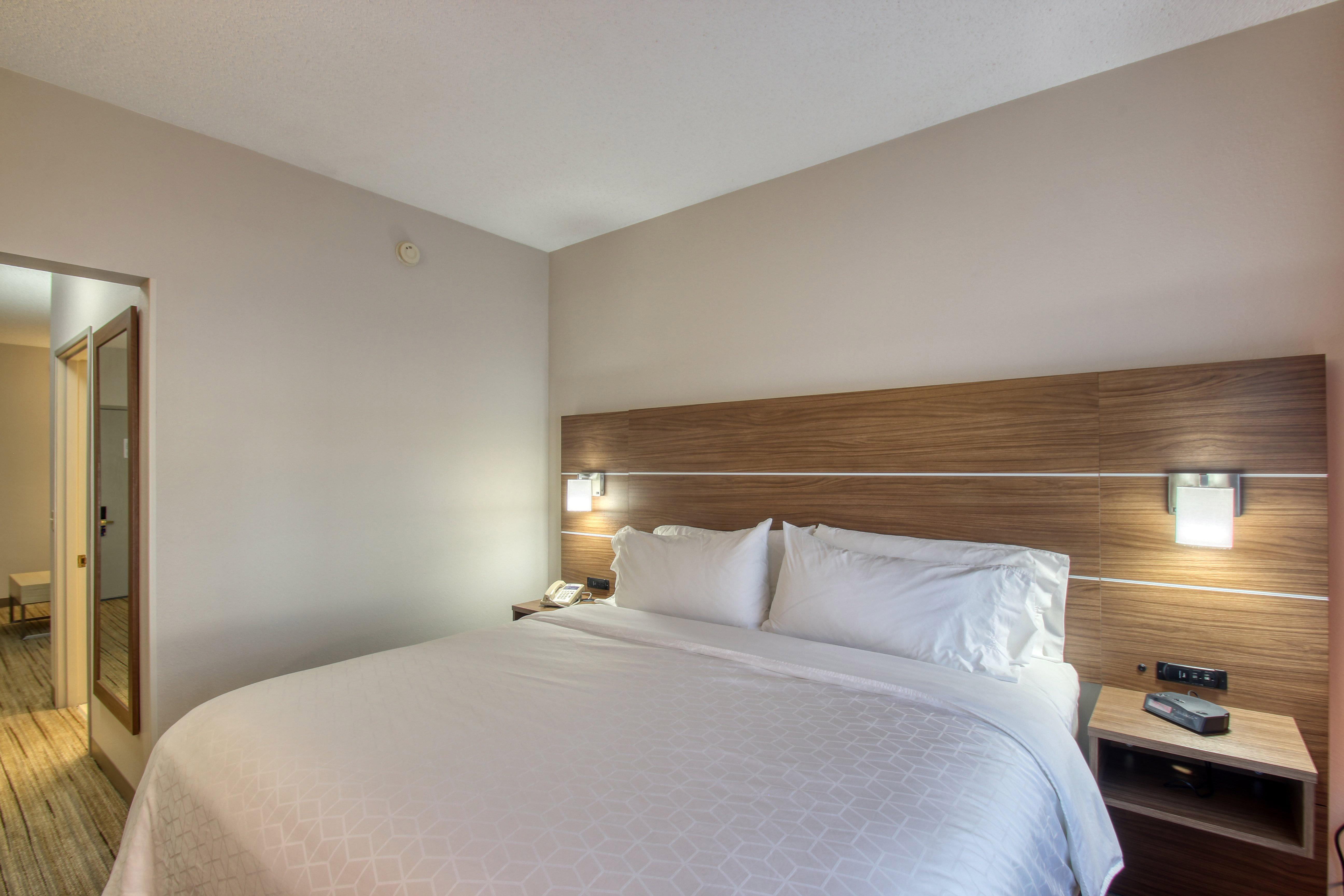 Holiday Inn Express Hotel & Suites Oshkosh - State Route 41 By Ihg Exteriör bild