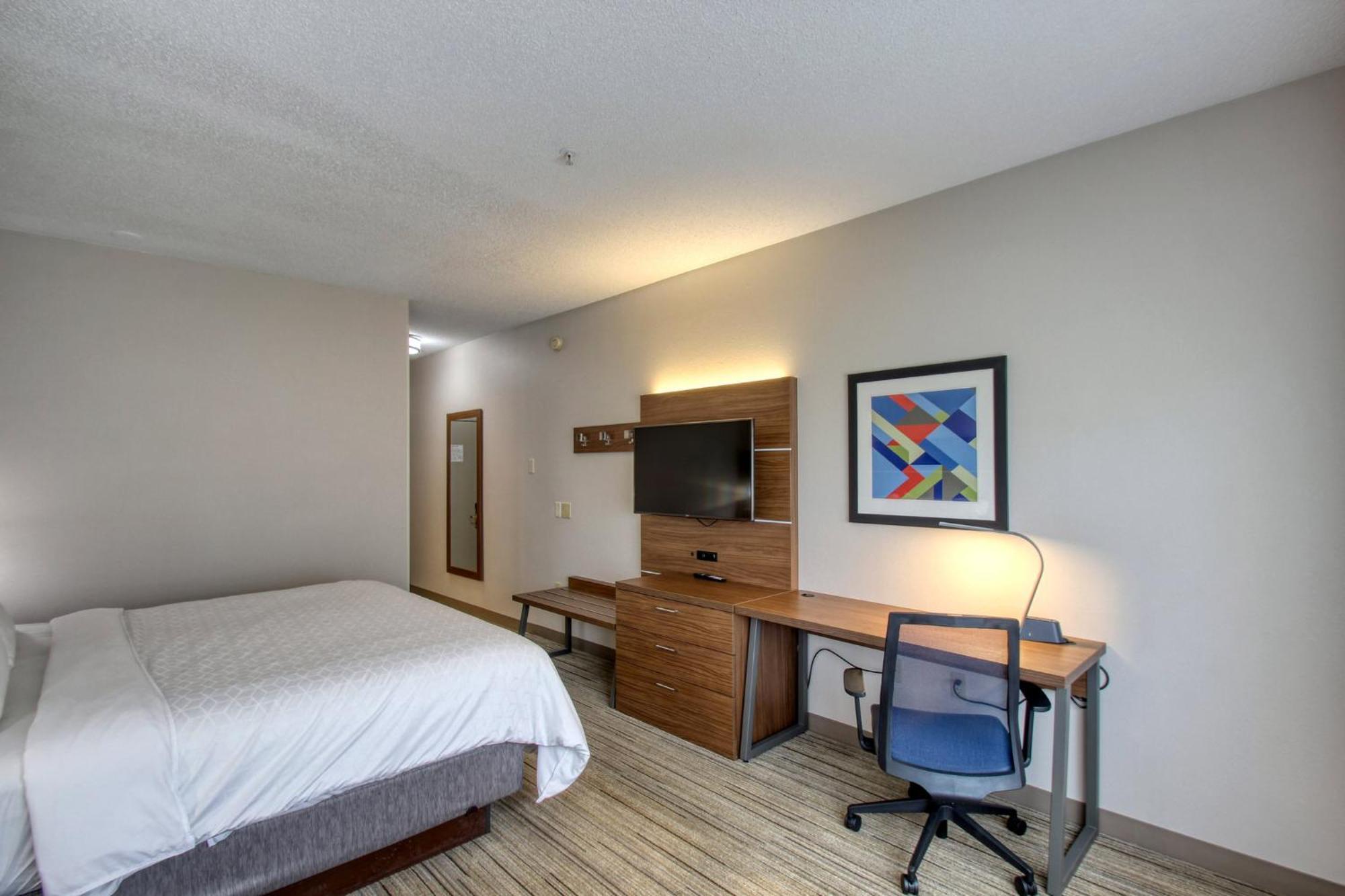 Holiday Inn Express Hotel & Suites Oshkosh - State Route 41 By Ihg Exteriör bild