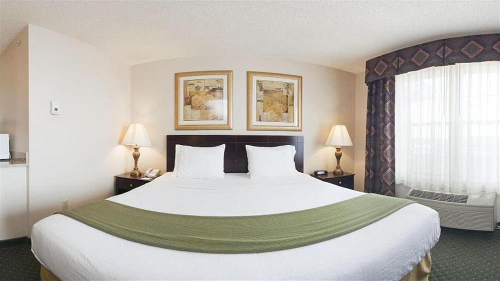 Holiday Inn Express Hotel & Suites Oshkosh - State Route 41 By Ihg Exteriör bild