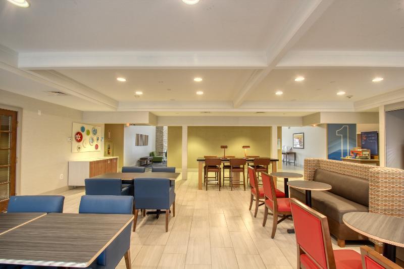 Holiday Inn Express Hotel & Suites Oshkosh - State Route 41 By Ihg Exteriör bild