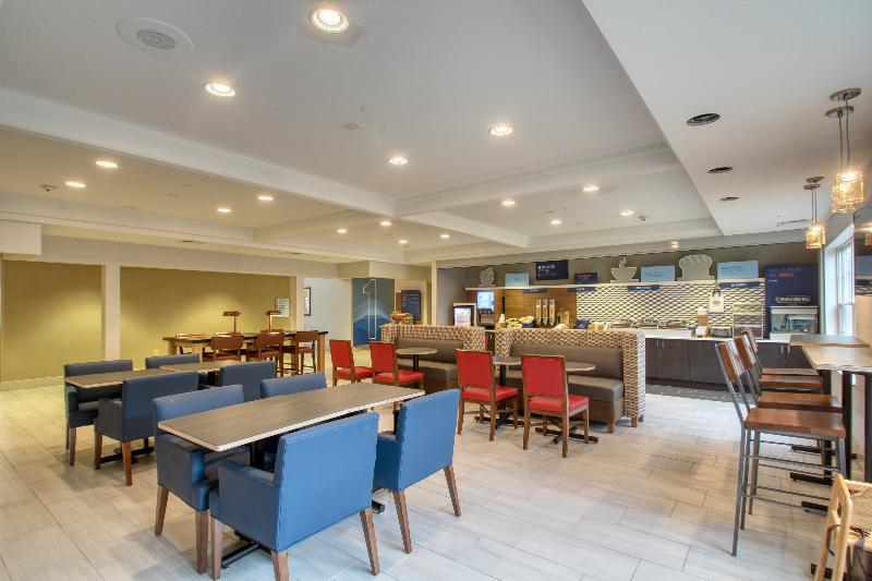 Holiday Inn Express Hotel & Suites Oshkosh - State Route 41 By Ihg Exteriör bild